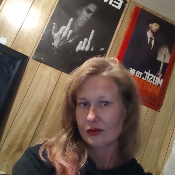 Meet your Posher, Stephanie - Picture 2 of 2